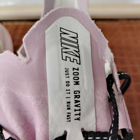 Nike "Zoom Gravity" Pistachio Frost/Lilac Running/Casual Shoes. Size 8. Excel. - Picture 5 of 10